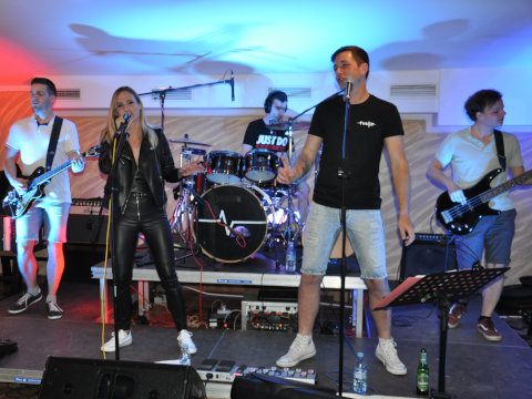 Koncert v baru Marina