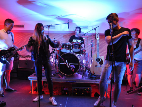 Koncert v baru Marina
